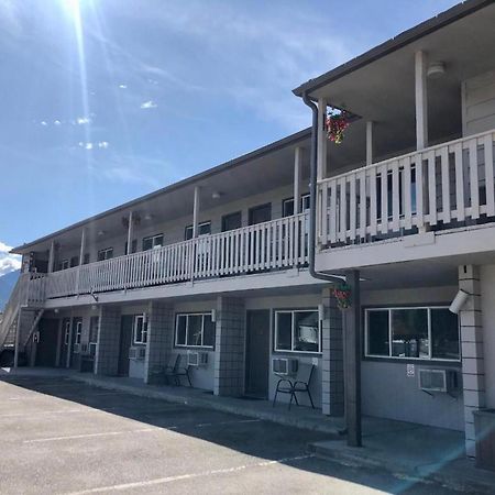 Canterbury Inn Инвермор Екстериор снимка