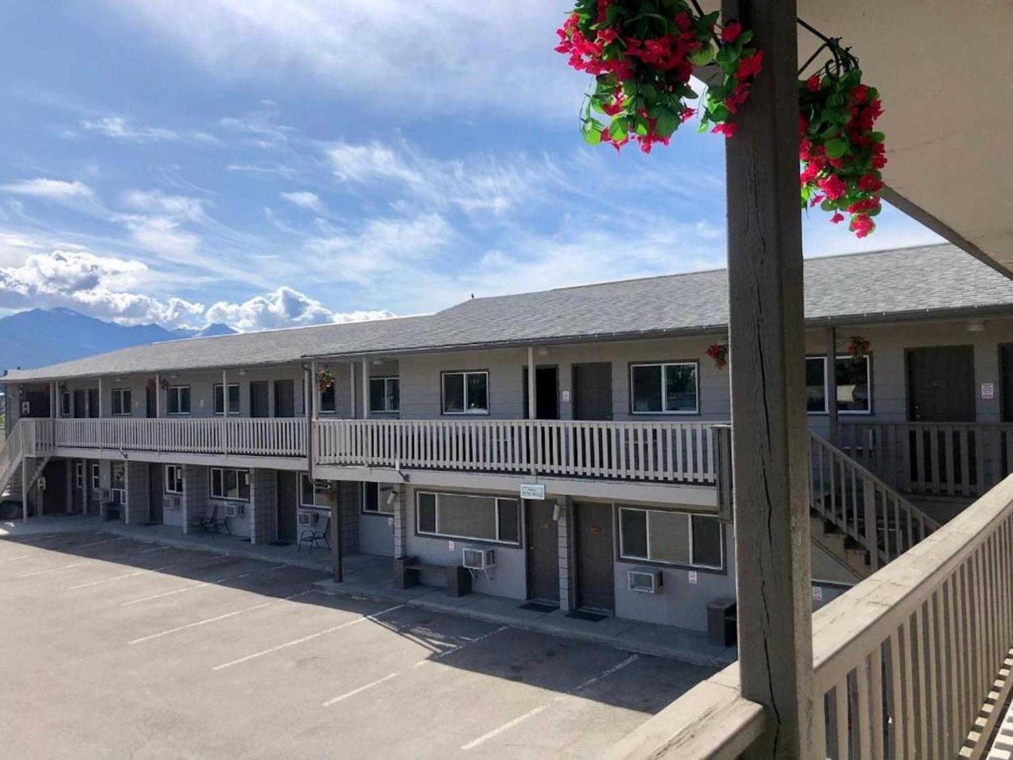 Canterbury Inn Инвермор Екстериор снимка