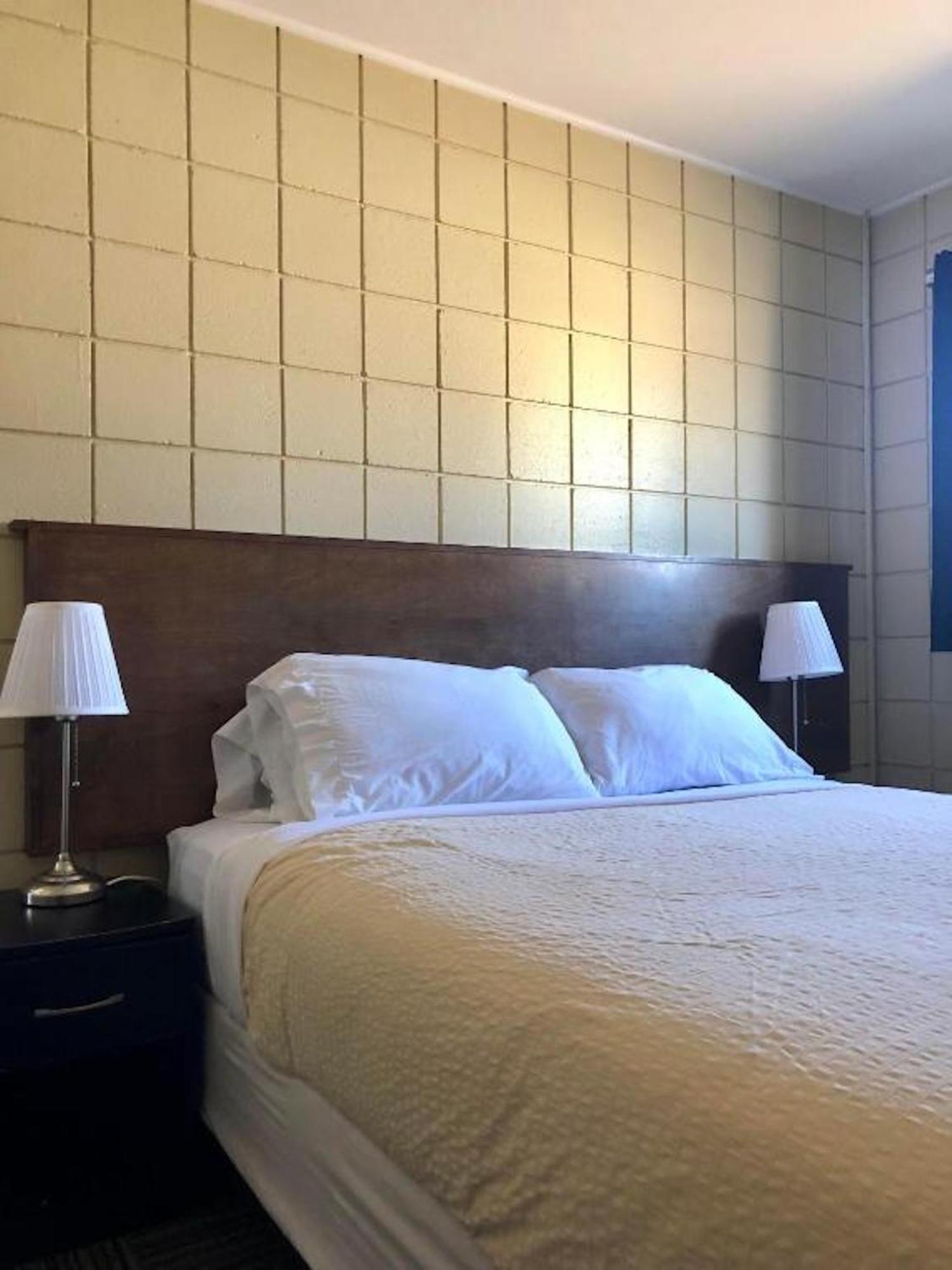 Canterbury Inn Инвермор Екстериор снимка