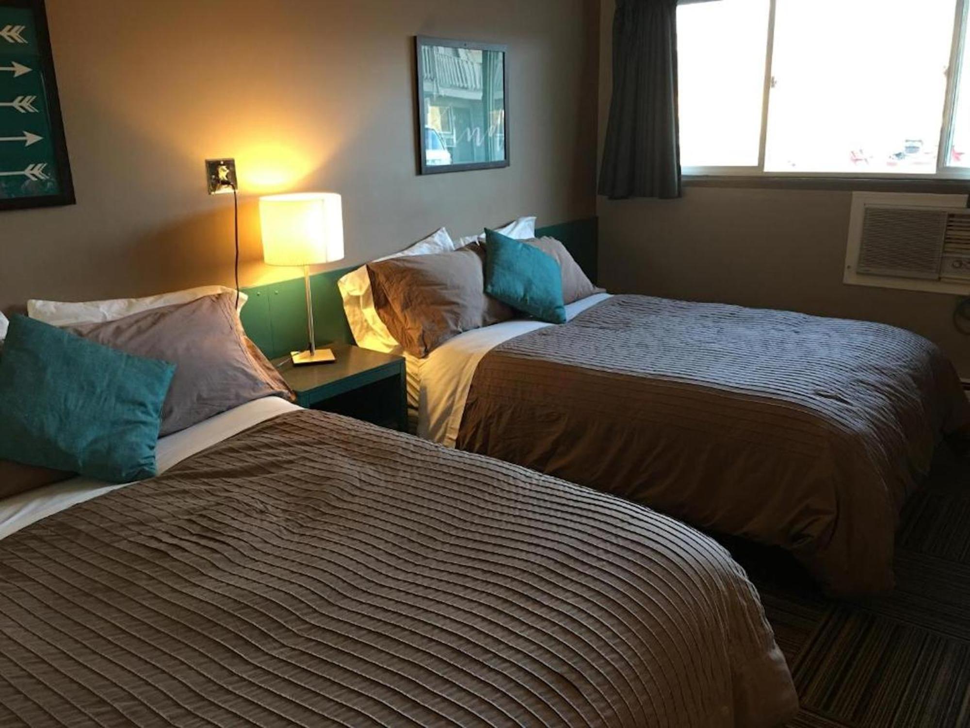 Canterbury Inn Инвермор Екстериор снимка