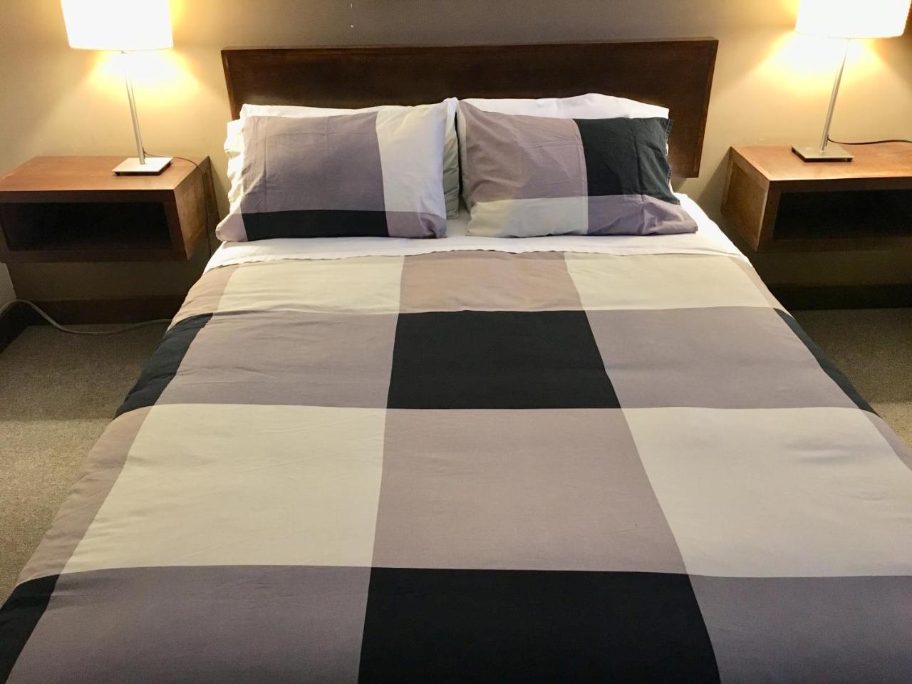 Canterbury Inn Инвермор Екстериор снимка